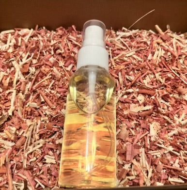 Aromatic Cedar Oil for Aromatherapy, Air-Freshening, Deodorizing, and Preserving